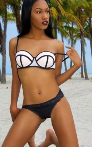 Yolaine escorts in Twinsburg, OH
